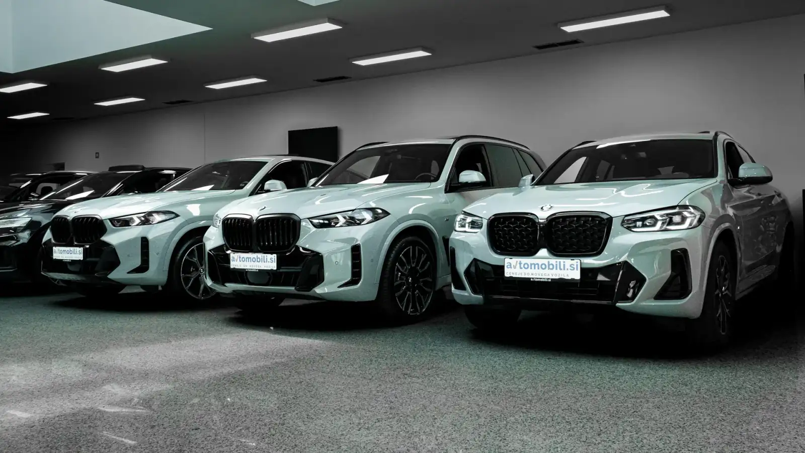 Trije rabljeni BMW SUV-ji (X6, X5 in X3) v salonu Avtomobili.si